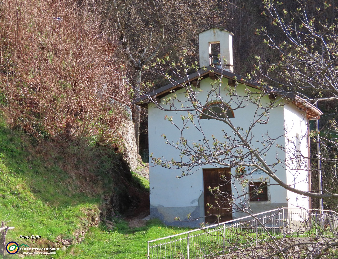 14 Bella la chiesetta del Cantello.JPG